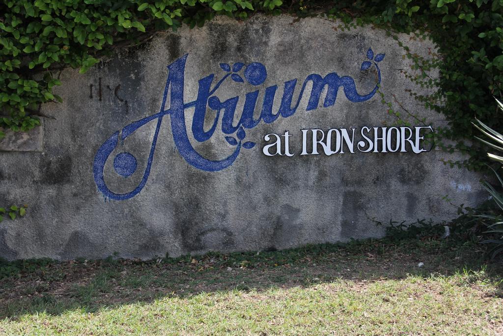 The Atrium At Ironshore مونتيغو باي الغرفة الصورة